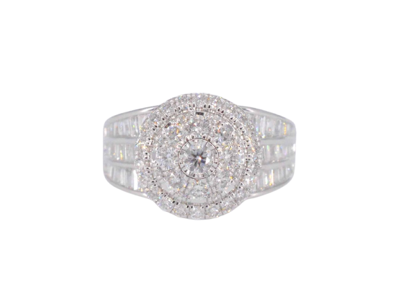 Bague halo en or blanc et diamants