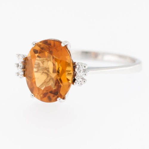 57 Bague suisse en or blanc avec topaze dorée et diamants 58 Facettes A1571