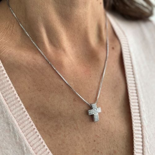 Collier Collier avec croix et diamants en or blanc 18 carats 58 Facettes 29901