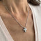 Collier Collier avec croix et diamants en or blanc 18 carats 58 Facettes 29901