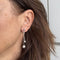 Boucles d'oreilles Salvini - Boucles d’oreilles pendantes en or blanc 18 ct, perles et diamants 58 Facettes 30516
