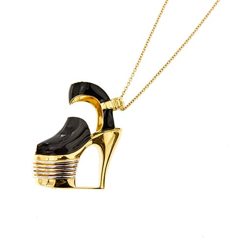 Collier Salvatore Ferragamo New Renaissance - Collier long en or jaune avec pendentif sandale émaillée 58 Facettes 39527