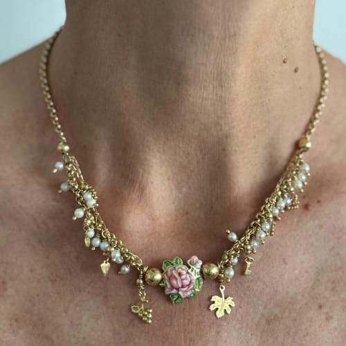Collier Gabriella Rivalta - Collier en or jaune 18 ct avec fleur émaillée et perles 58 Facettes 37280