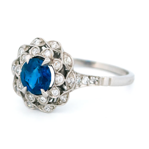Bague 54 Bague cluster Art déco en platine avec saphir et diamants 58 Facettes A0509B793E254699AD49C1EA40CBF39B