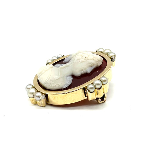 Broche Broche camée en or jaune 750, pierre dure et perles 58 Facettes Z15B51395