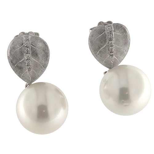 Boucles d'oreilles Orecchini pendenti en or blanc avec diamants et perles, diamètre 14 mm 58 Facettes G3804