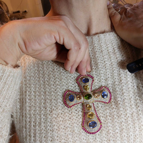 Pendentif Croix - Pendentif en or jaune, diamants, rubis et corindons 58 Facettes G3871