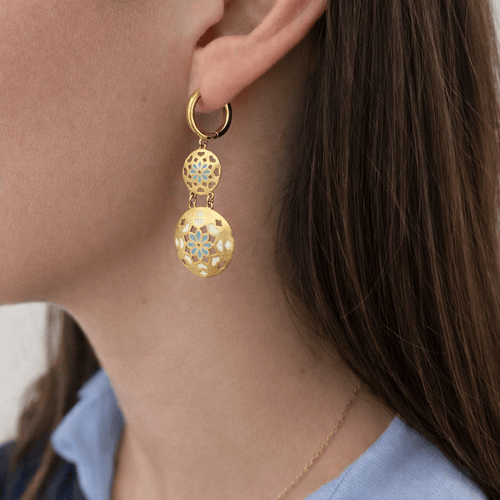 Boucles d'oreilles Boucles d'oreilles pendantes ajourées en or jaune 18 carats émaillées 58 Facettes 33346
