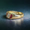 Bague 55 Bague jonc torsadée rubis et diamants en or jaune 18 carats 58 Facettes 97