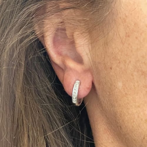 Boucles d'oreilles Boucles d’oreilles créoles ovales en or blanc 18 ct et diamants 58 Facettes 37738
