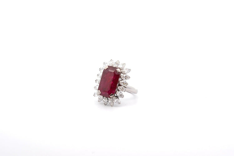 Bague Bague rubis birman 10,80 carats et diamants navette 58 Facettes 26470dv