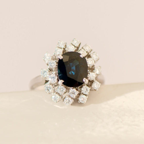 Bague 53 Bague vintage en or blanc 14 carats avec saphir bleu et diamants 58 Facettes
