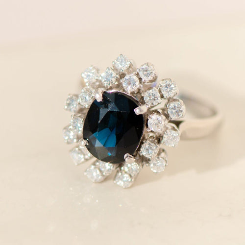 Bague 53 Bague vintage en or blanc 14 carats avec saphir bleu et diamants 58 Facettes