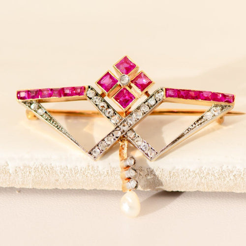 Montre Brosche antique en or jaune 750 avec rubis, diamants et perle 58 Facettes