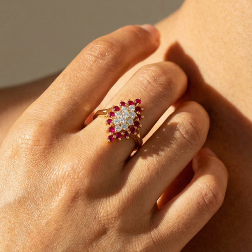 Bague 61.5 Bague cocktail vintage en or jaune 14 ct avec rubis et diamants 58 Facettes