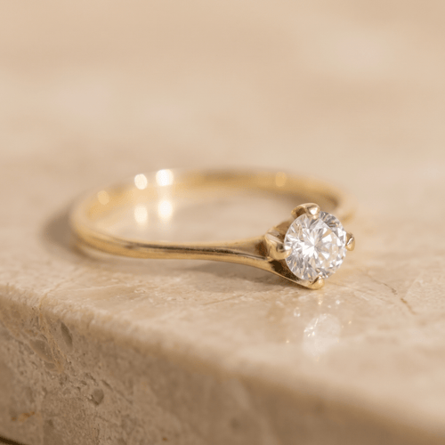 Bague 59 Solitaire - Bague en or jaune 14K avec diamant 58 Facettes HJ250118