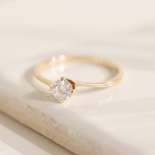 Bague 59 Solitaire - Bague en or jaune 14K avec diamant 58 Facettes HJ250118