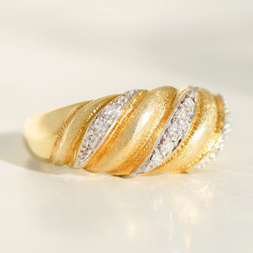 Bague 58 Bague vague vintage en or jaune 14 ct et diamants 58 Facettes