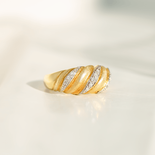 Bague 58 Bague vague vintage en or jaune 14 ct et diamants 58 Facettes