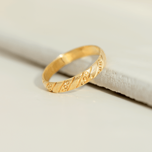 Bague 54.5 Bague vintage en or jaune 14 carats (585) à gravure structurée 58 Facettes