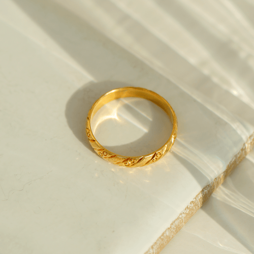 Bague 54.5 Bague vintage en or jaune 14 carats (585) à gravure structurée 58 Facettes
