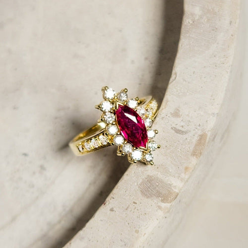 Bague 52 Bague halo en or 18 carats avec rubis et diamants 58 Facettes 2838