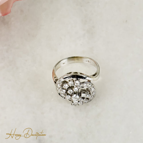 Bague 51.5 Bague vintage en or blanc 14 carats avec diamants 58 Facettes 2825