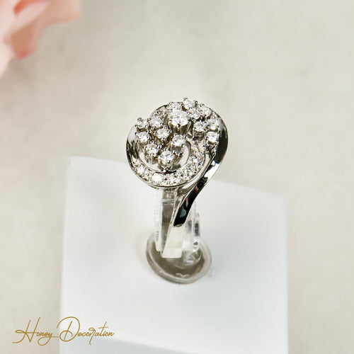 Bague 51.5 Bague vintage en or blanc 14 carats avec diamants 58 Facettes 2825