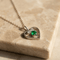 Collier Collier - Cœur en or 14 carats et diamants, émeraude 58 Facettes 2743