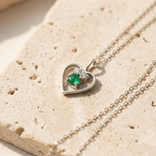 Collier Collier - Cœur en or 14 carats et diamants, émeraude 58 Facettes 2743