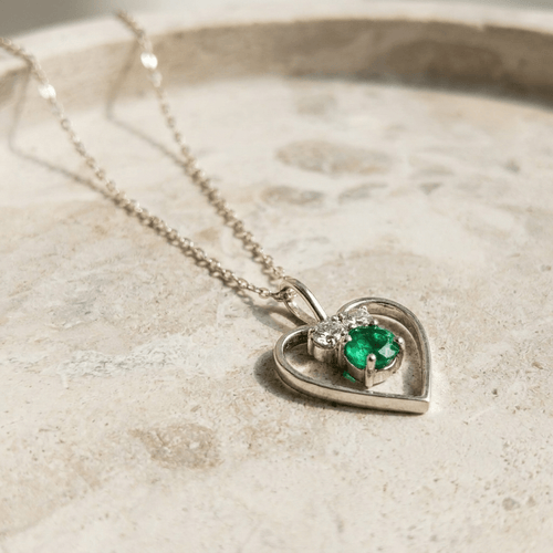 Collier Collier - Cœur en or 14 carats et diamants, émeraude 58 Facettes 2743