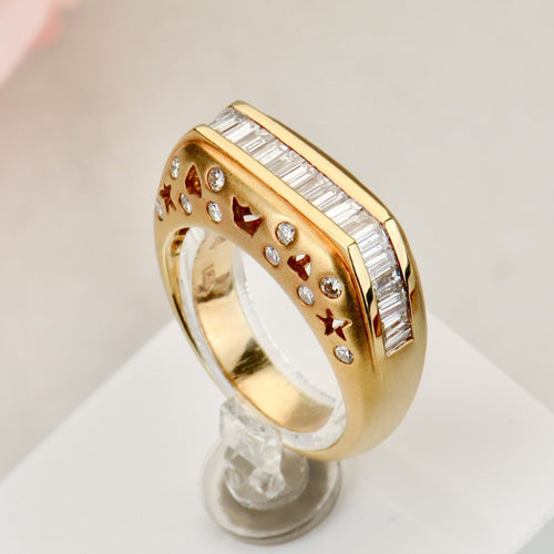 Bague 55 Bague en or jaune 750 avec diamants taille baguette et brillant 58 Facettes 2668