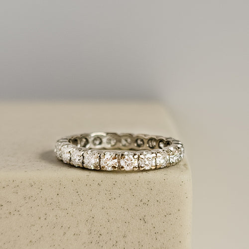 Bague 50 Bague mémoire en or blanc 750 avec 22 diamants 58 Facettes 2525