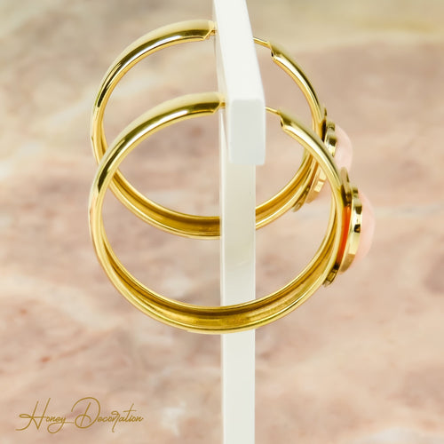 Boucles d'oreilles Créoles en or jaune 18 carats avec insert en corail 58 Facettes 2515