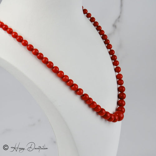 Collier Collier en corail avec fermoir en or jaune 18 carats 58 Facettes 2523