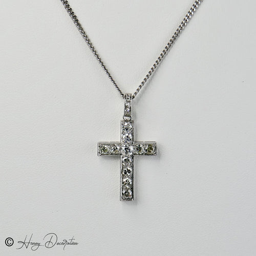 Pendentif Pendentif croix ancien en or blanc 14 carats et diamants 58 Facettes 2367