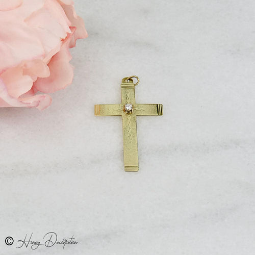 Pendentif Pendentif croix en or jaune 14 carats avec diamant 58 Facettes 1966