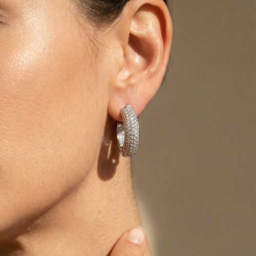 Boucles d'oreilles Créoles en or blanc 18 carats serties de diamants 58 Facettes 881