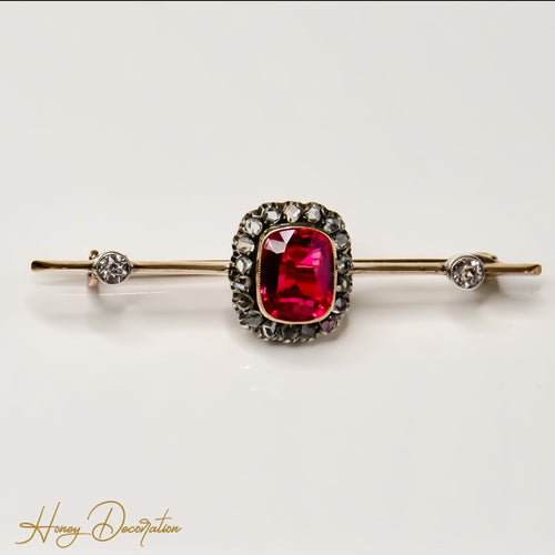Broche Broche ancienne - 18 carats or jaune avec rubis, saphirs et diamants 58 Facettes 2656