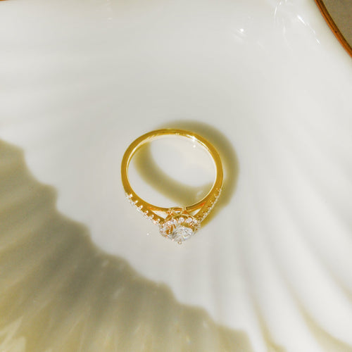Bague 52.5 Bague halo en or jaune 18 carats avec diamants brillants 58 Facettes 2952