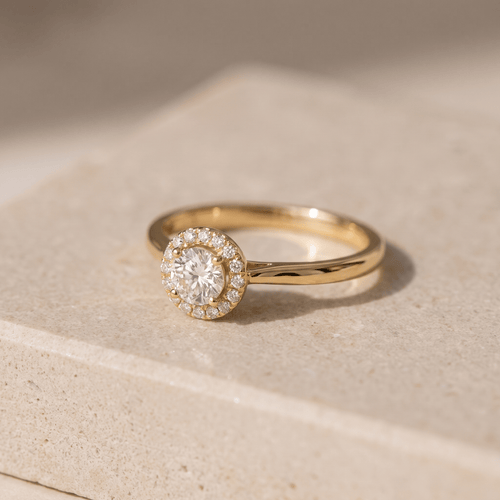 Bague 52.5 Halo - Bague en or jaune 18 carats et diamants 58 Facettes 2952