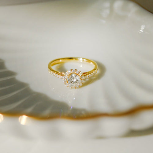 Bague 52.5 Bague halo en or jaune 18 carats avec diamants brillants 58 Facettes 2952