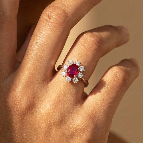 Bague 56 Bague vintage - Halo rubis et diamants en or blanc 18 carats 58 Facettes