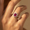 Bague 56 Bague vintage - Halo rubis et diamants en or blanc 18 carats 58 Facettes