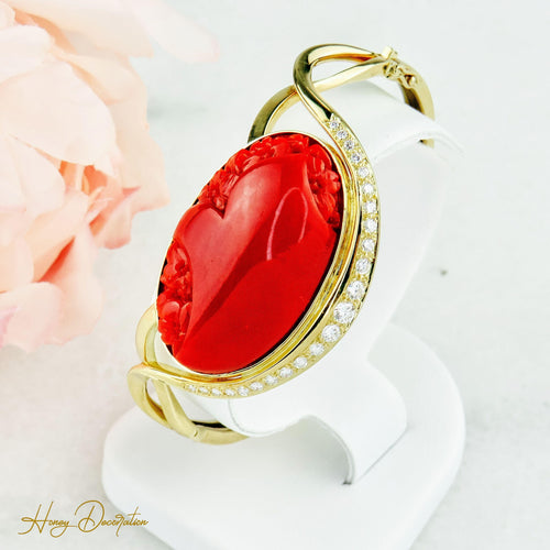 Bracelet Armband jonc en or jaune 750 avec corail gravé et diamants 58 Facettes 1852