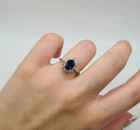 Bague 53 Bague or blanc carats sertie d'un saphir et de diamants naturels 58 Facettes