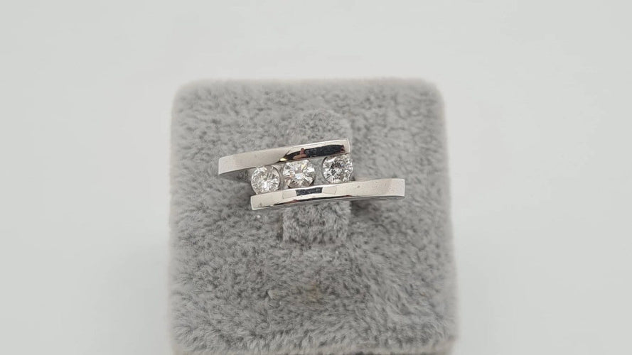 Bague 54 Bague en Or blanc, diamants 58 Facettes