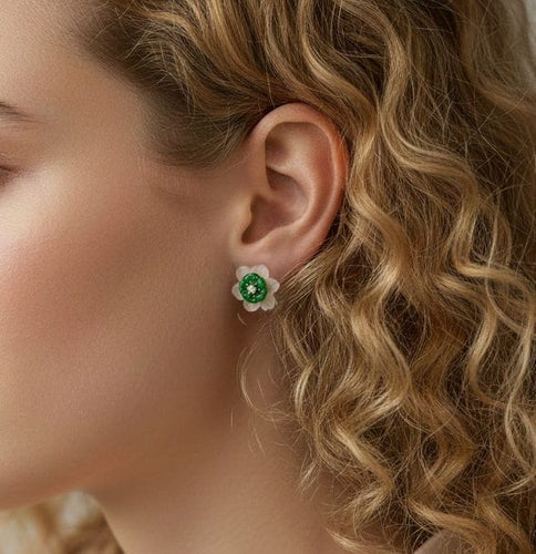 Boucles d'oreilles Boucles d’oreilles fleurs en or jaune, cristal de roche, jade et diamant 58 Facettes