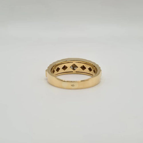Bague 68 Bague or jaune sertie de diamants princesses 58 Facettes
