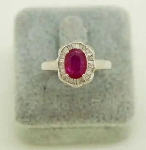 Bague 54 Bague en Or blanc, rubis et de diamants 58 Facettes